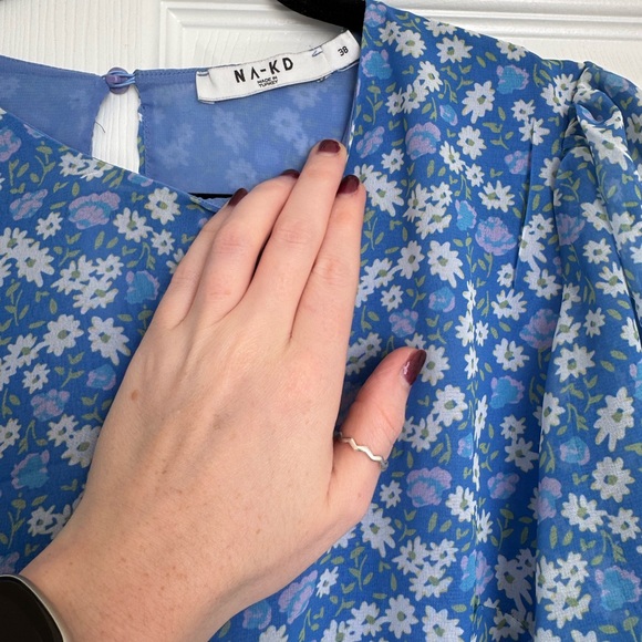 NA-KD frill detail mini dress in blue floral print - Picture 5 of 13